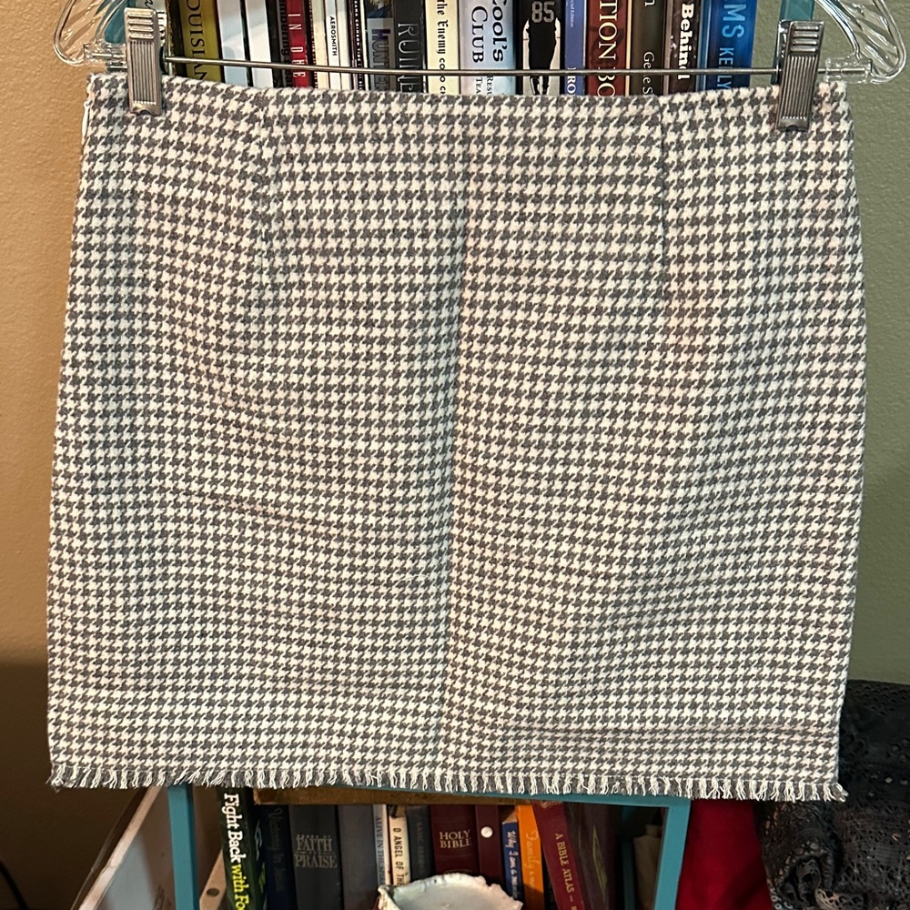 Hem & Thread Gray and White Mini Houndstooth Pencil Skirt